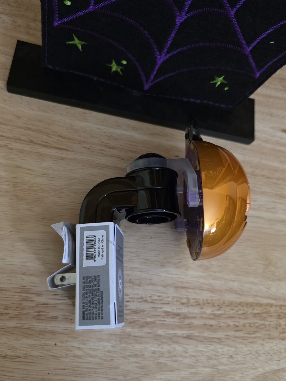 NWT Bath & Body Works Jack O'Lantern Nightlight Wallflowers Fragrance Plug - Picture 5 of 8